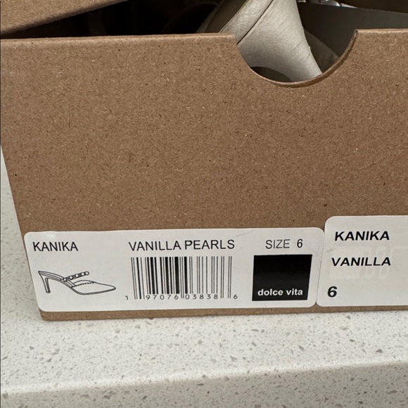 Dolce Vita White Pearl-Embellished Kanika heels - Picture 4 of 4